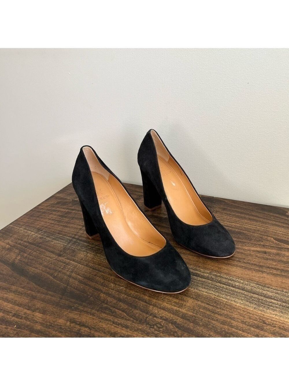 J. Crew Olive Suede Heel Pumps, Size 8.5, Colour Black.